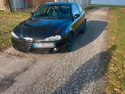 Gebraucht Alfa Romeo 147 105 PS (77 kW) 2006 Schwarz Kleinwagen