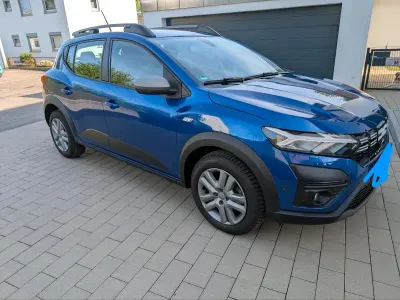 Używany Dacia Sandero Expression 91 KM (66 kW) 2023 Niebieski Sedan/Limuzyna