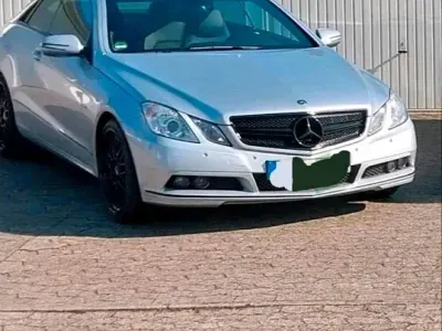 Gebraucht Mercedes E250 204 PS (150 kW) 2009 Silber Coupé