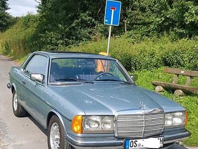 Gebraucht Mercedes 230 136 PS (100 kW) 1982 Blau Coupé