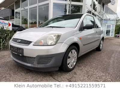 Gebraucht Ford Fiesta Ambiente 69 PS (50 kW) 2006 Polarsilber metallic Kleinwagen