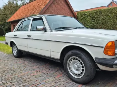 Gebraucht Mercedes 230 100 PS (73 kW) 1984 Weiß Limousine