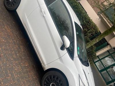 Gebraucht Ford Fiesta 95 PS (69 kW) 2016 Weiß Kleinwagen
