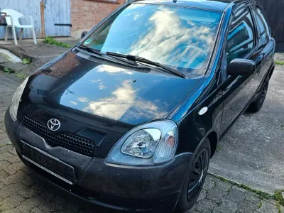 Gebraucht Toyota Yaris 68 PS (50 kW) 2000 Schwarz Kleinwagen