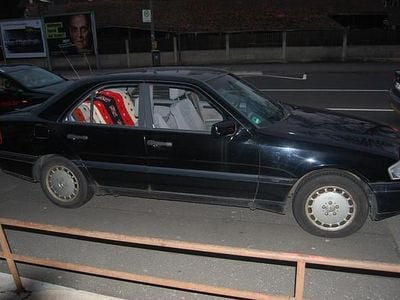 Gebraucht Mercedes C200 185 PS (136 kW) 1997 Schwarz metallic Limousine