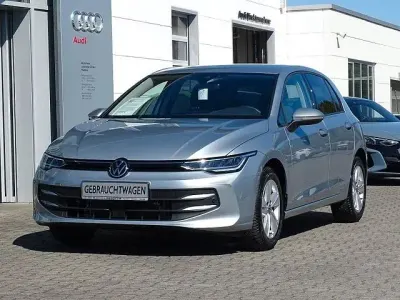 Gebraucht VW Golf VIII Life 116 PS (85 kW) 2025 Silber Limousine