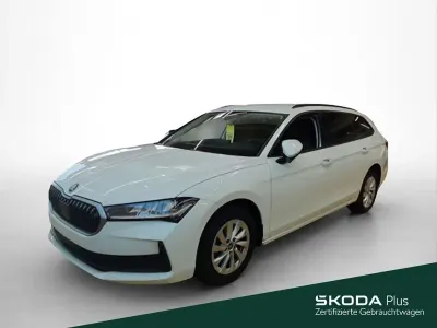 Gebraucht Skoda Superb Essence 150 PS (110 kW) 2025 Purity weiss Kombi