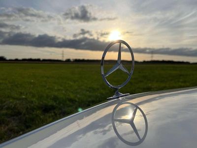 Gebraucht Mercedes 200 109 PS (80 kW) 1982 Weiß Limousine