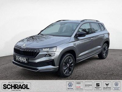 Neu Skoda Karoq SportLine 150 PS (110 kW) 2025 Graphitegrau metallic SUV