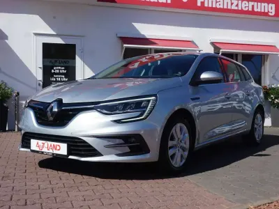 Gebraucht Renault Mégane GrandTour Equilibre 140 PS (102 kW) 2023 Highland grey metallic (metallic) Kombi