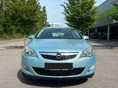 Gebraucht Opel Astra 140 PS (102 kW) 2010 Limousine