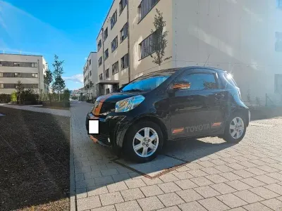 Gebraucht Toyota iQ 68 PS (50 kW) 2011 Schwarz Kleinwagen