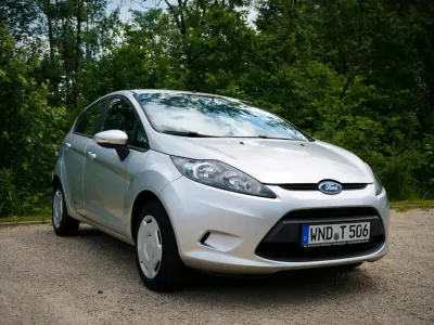 Gebraucht Ford Fiesta 82 PS (60 kW) 2009 Silber Kleinwagen