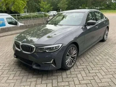 Gebraucht BMW 330 Luxury Line 258 PS (189 kW) 2019 Grau Limousine
