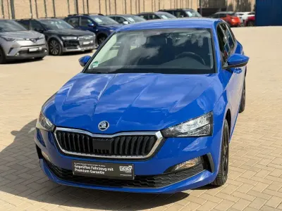 Gebraucht Skoda Scala Active 116 PS (85 kW) 2019 Blau Kleinwagen