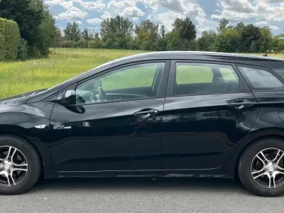Gebraucht Hyundai i30 90 PS (66 kW) 2012 Schwarz Kombi