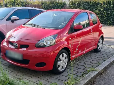 Gebraucht Toyota Aygo 68 PS (50 kW) 2009 Rot Kleinwagen