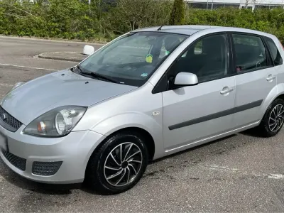 Gebraucht Ford Fiesta 69 PS (50 kW) 2006 Silber Kleinwagen
