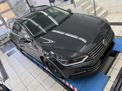 Gebraucht VW Passat 140 PS (102 kW) 2019 Grau Kombi