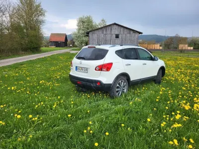 Gebraucht Nissan Qashqai Tekna 141 PS (103 kW) 2010 Weiß SUV