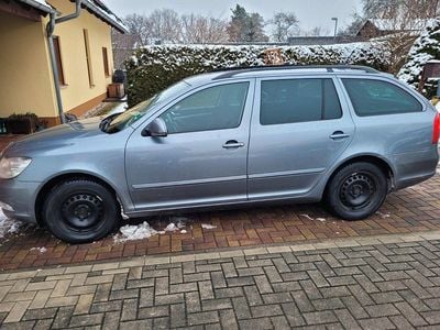 Grau Gebraucht 2013 Skoda Octavia Elegance Kombi | 5.200 € (Guter Preis)