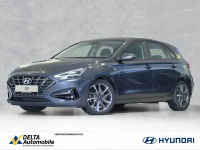 Gebraucht Hyundai i30 Trend 120 PS (88 kW) 2022 Dark knight / mic Limousine