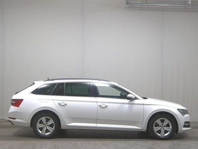 Gebraucht Skoda Superb Ambition 150 PS (110 kW) 2021 Weiss Kombi