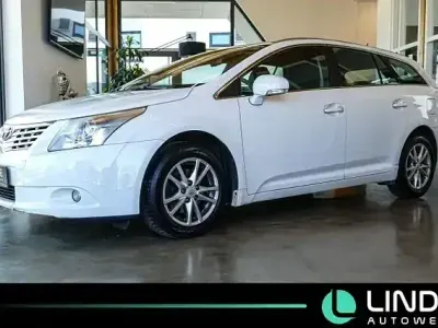 Gebraucht Toyota Avensis Edition 147 PS (108 kW) 2011 Super white 2 Kombi