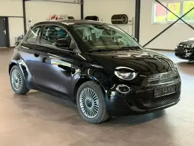 Gebraucht Fiat 500e Icon 86 kW (118 PS) 2022 Schwarz Limousine