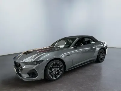 Neu Ford Mustang GT Convertible 446 PS (328 kW) 2026 Carbonized gray/asher gray Cabrio