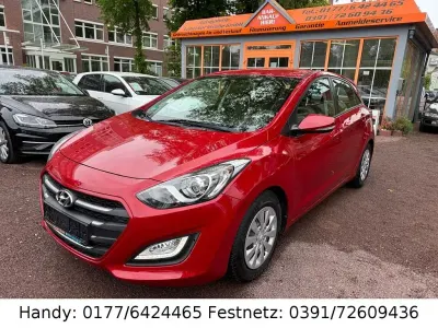 Gebraucht Hyundai i30 101 PS (74 kW) 2017 Rot Limousine