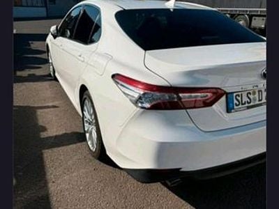 Weiß Gebraucht 2020 Toyota Camry Limousine | 25.999 €