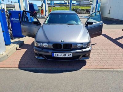 BMW 523