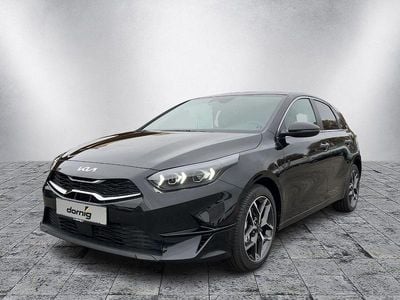 Neu Kia Ceed Platinum 140 PS (102 kW) 2025 Schwarz Kleinwagen