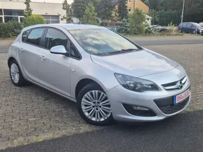 Gebraucht Opel Astra Active 116 PS (85 kW) 2014 Silber Limousine