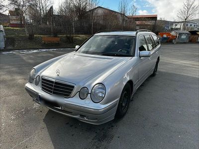 Silber Gebraucht 2002 Mercedes E200 Elegance Kombi | 3.800 € (Etwas zu teuer)