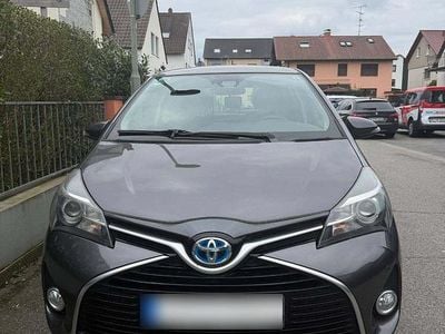 Gebraucht Toyota Yaris Hybrid Edition-S 75 PS (55 kW) 2016 Grau Kleinwagen