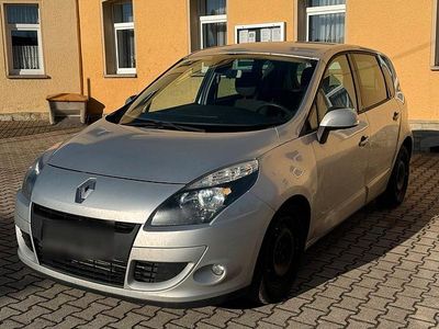 Silber Gebraucht 2010 Renault Scénic III Van / Kleinbus | 1.500 € (Etwas zu teuer)