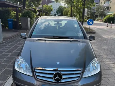Gebraucht Mercedes A180 Avantgarde 116 PS (85 kW) 2010 Grau Limousine
