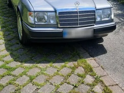 Gebraucht Mercedes 230 132 PS (97 kW) 1990 Silber Coupé