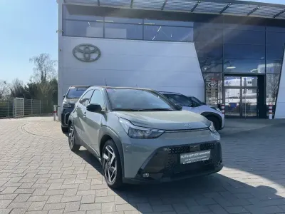 Gebraucht Toyota Aygo X Comfort 72 PS (52 kW) 2025 Chili red / night sky black SUV
