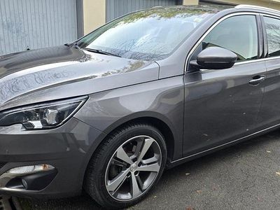 Gebraucht Peugeot 308 Allure 131 PS (96 kW) 2016 Grau Kombi