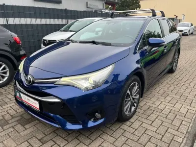 Gebraucht Toyota Avensis Business Edition 111 PS (81 kW) 2016 Blau Kombi