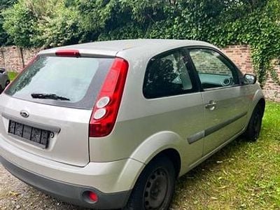 Silber Gebraucht 2006 Ford Fiesta Kleinwagen | 700 € (Guter Preis)