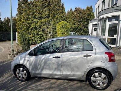 Gebraucht Toyota Yaris 90 PS (66 kW) 2008 Silber Kleinwagen