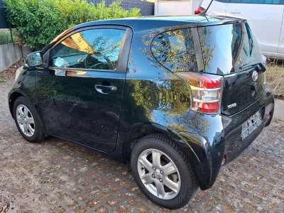 Gebraucht Toyota iQ Basis 68 PS (50 kW) 2010 Schwarz Kleinwagen