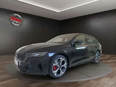Neu Skoda Octavia RS 265 PS (194 kW) 2026 Black magic pearlescent Kombi