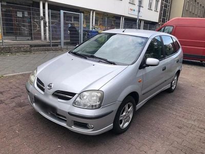 Nissan Almera Tino