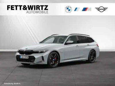 Gebraucht BMW 320e M Sport 204 PS (150 kW) 2023 Brooklyn grey metallic Kombi