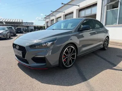 Gebraucht Hyundai i30 Comfort 275 PS (202 kW) 2020 Grau Limousine